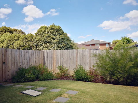 Delicate And Peaceful Bundoora Townhouse 20-R3 - Accommodation QLD 1