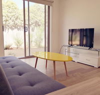 Delicate and Peaceful Bundoora Townhouse 20-R4 - Accommodation QLD