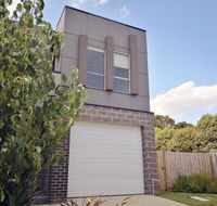 Delicate and Peaceful Bundoora Townhouse 7-R4 - Accommodation QLD