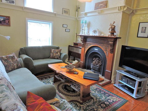 Delightful Cottage - Accommodation QLD 3