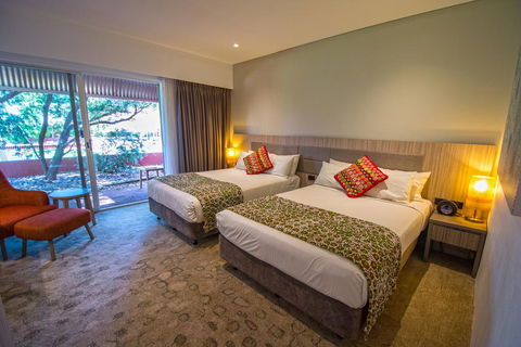 Desert Gardens Hotel - Accommodation QLD 1