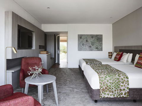 Desert Gardens Hotel - Accommodation QLD 3