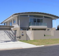 Dew on Lakeview Street - Accommodation QLD