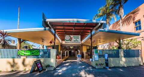 Diggers Tavern - Accommodation QLD 0