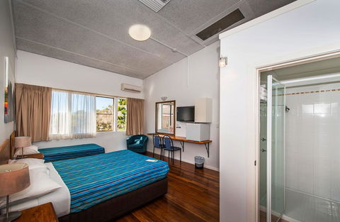 Diggers Tavern - Accommodation QLD 1