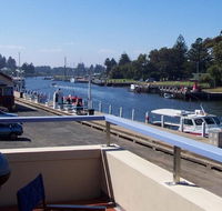 Dockside Waterfront Indulgence - Accommodation QLD