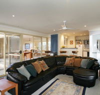 Dolphin 3 Bedroom House by Shoalwater Executive Homes - Accommodation QLD