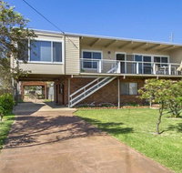 Dolphin Breeze - fully fenced and pet friendly - Accommodation QLD