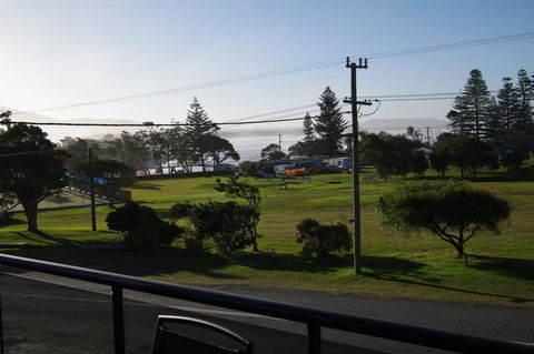 Dolphin Court 2, 1 Gowing Street - Accommodation QLD 2