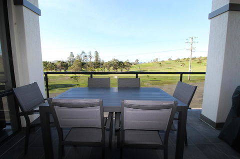 Dolphin Court 2, 1 Gowing Street - Accommodation QLD 3