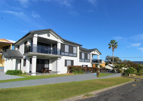 Dolphin Court 2, 1 Gowing Street - Accommodation QLD 1