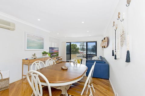 Dolphin Cove - Apt 5 - Accommodation QLD 2