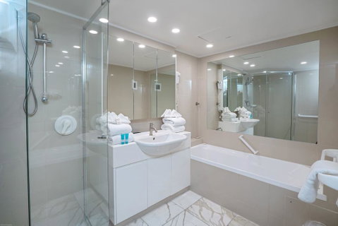 Dorchester On The Beach - Accommodation QLD 3