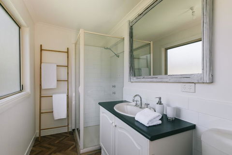 DOVESTONES BY THE SEA - INVERLOCH - Accommodation QLD 3