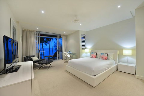 Drift Beachfront Condos - Accommodation QLD 2