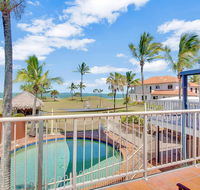 Driftwood on the Beach - Accommodation QLD