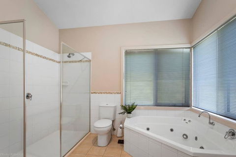 DRIFTWOOD VILLA - Free Wifi, Walk To Beach - Accommodation QLD 2