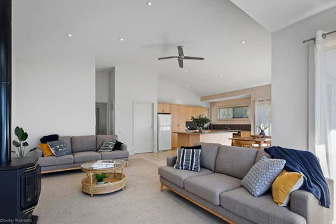DRIFTWOOD VILLA - Free Wifi, Walk To Beach - Accommodation QLD 1