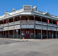 Duke's Inn - Accommodation QLD