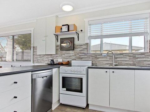 Dunkarein - 600m To Bosom Beach - Accommodation QLD 1