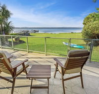 Eagle Point Getaway - Waterfront Serenity - Accommodation QLD