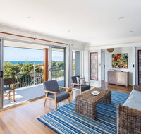 Easy Living at 14 Daphne Street - Accommodation QLD