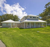 Echo Beach House 16 Reflections Dr - Luxurious House with Magnificent Pool and Ducted Air - Accommodation QLD