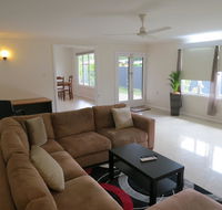 Edge Hill Clean  Green Cairns 7 Minutes from the Airport 7 Minutes to Cairns CBD  Reef Fleet Terminal - Accommodation QLD