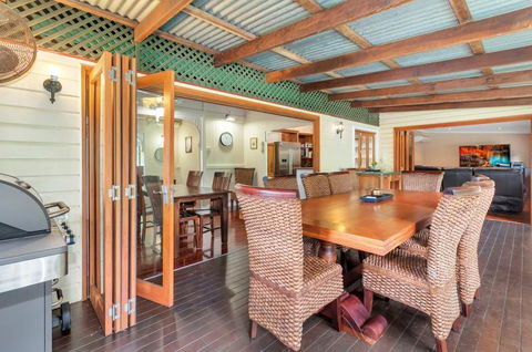 Edge Hill Holiday Home / Cairns - Accommodation QLD 3