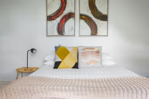 Elegant 3-Bed Heritage House Near Parks And Cafes - Accommodation QLD 1