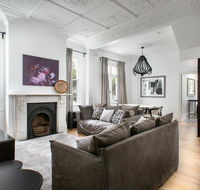 Elegant 3-Bed Heritage House near Parks and Cafes - Accommodation QLD
