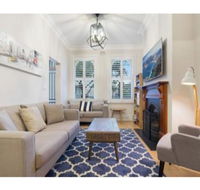 Elegant Renovated Terrace Close To City - Accommodation QLD