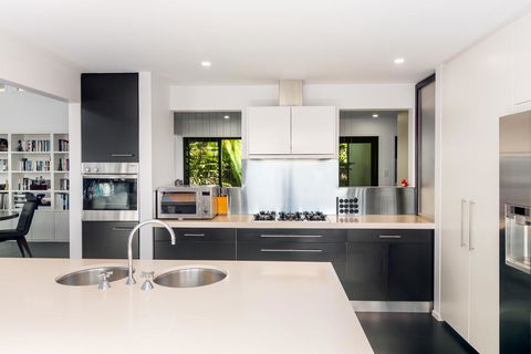 Elevated Beachside Sanctuary - Accommodation QLD 2