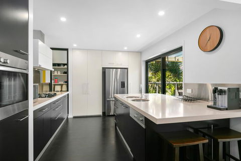 Elevated Beachside Sanctuary - Accommodation QLD 3