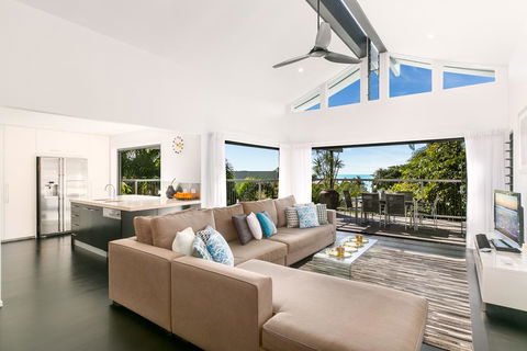 Elevated Beachside Sanctuary - Accommodation QLD 0