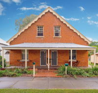 Eliza 1875 Red Brick Duplex Townhouse - Accommodation QLD