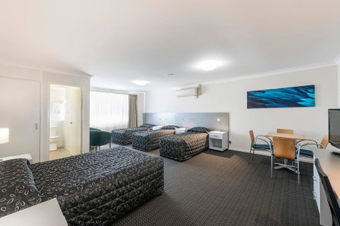 Elizabeth Motor Inn - Accommodation QLD 3