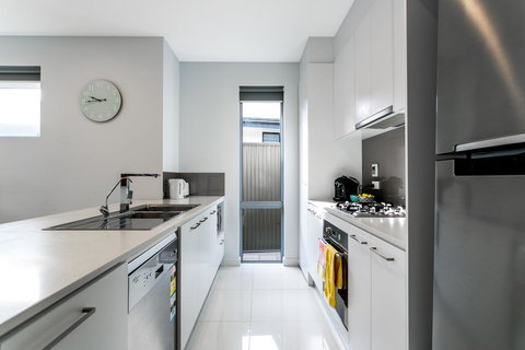 Ella House Adelaide - Accommodation QLD 3