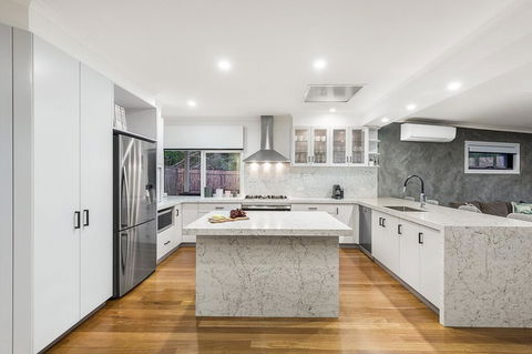 Ellerina Sea Vista Luxury Family Retreat With Sauna, Pool, Amazing Water Views, Walk To Beach - Accommodation QLD 2