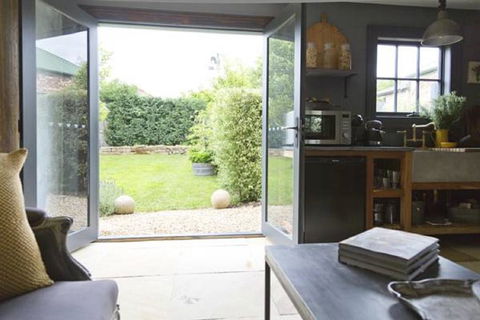 Elm Cottage Barn - Accommodation QLD 2