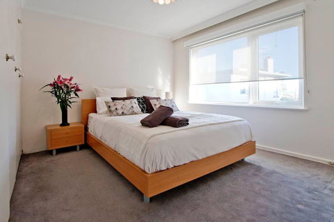 Elwood Seaside 2 Bed Retreat - Accommodation QLD 2