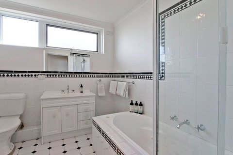 Elwood Seaside 2 Bed Retreat - Accommodation QLD 3