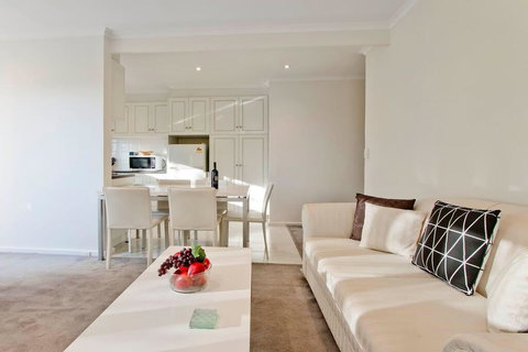 Elwood Seaside 2 Bed Retreat - Accommodation QLD 0