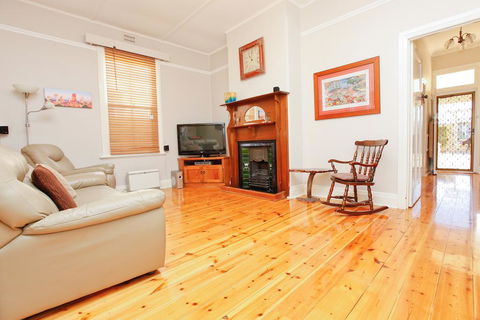 Emaroo Cottages Broken Hill - Accommodation QLD 3