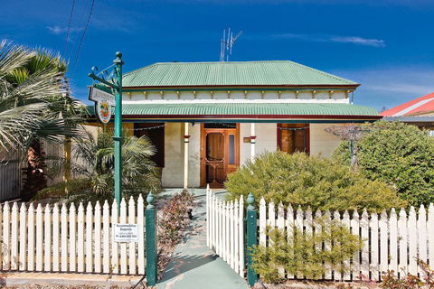 Emaroo Cottages Broken Hill - Accommodation QLD 0