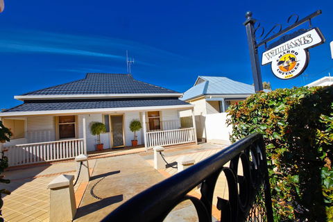 Emaroo Cottages Broken Hill - Accommodation QLD 2