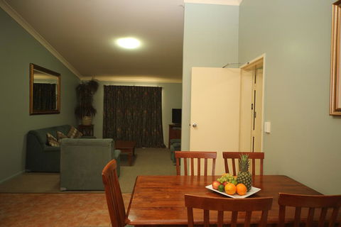 Emerald Explorers Inn - Accommodation QLD 2