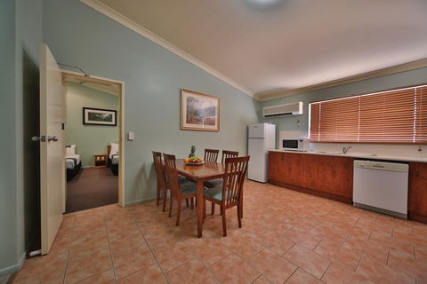 Emerald Explorers Inn - Accommodation QLD 1