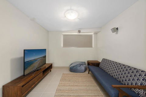 Emerald Seas Beach House - Accommodation QLD 2
