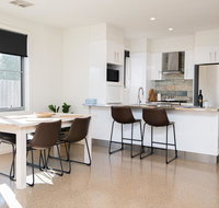 Endsleigh II - Cosy 2 Bedroom Villa Free Wifi Near CBD - Accommodation QLD